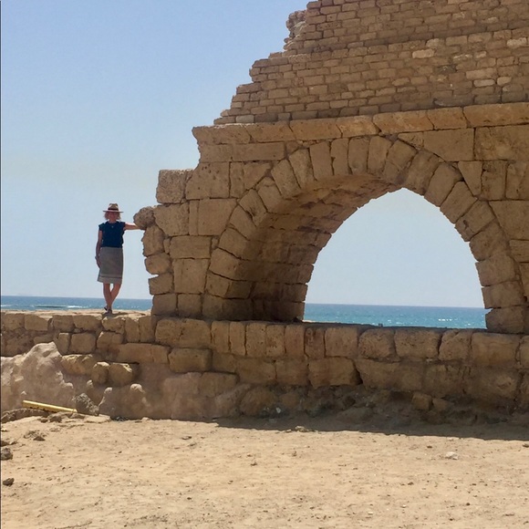 Meet your Posher, Laura - Picture 1 of 1